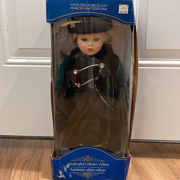 Genuine Porcelain Handcrafted Collectors Edition - Picture 1 of 3